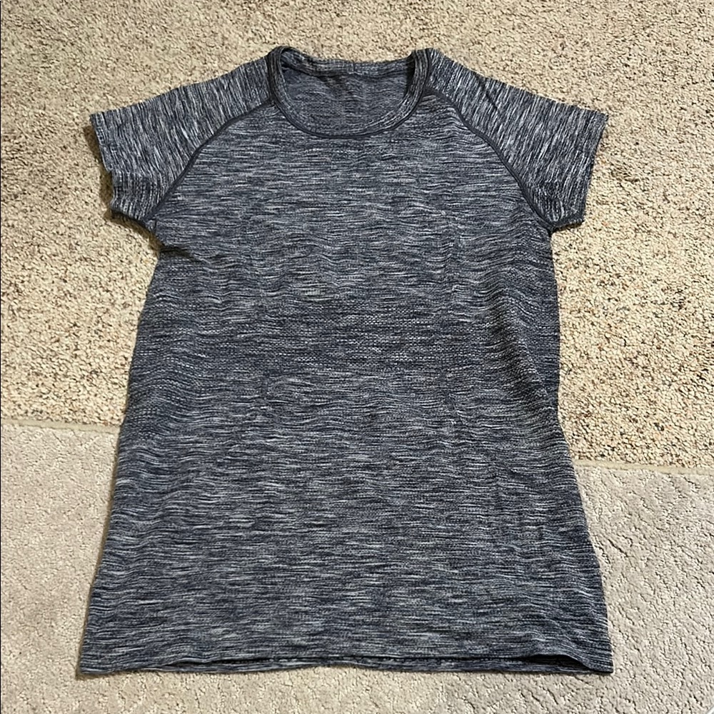 Gray Short Sleeve Athletic Top lulu lemon Very good condition
